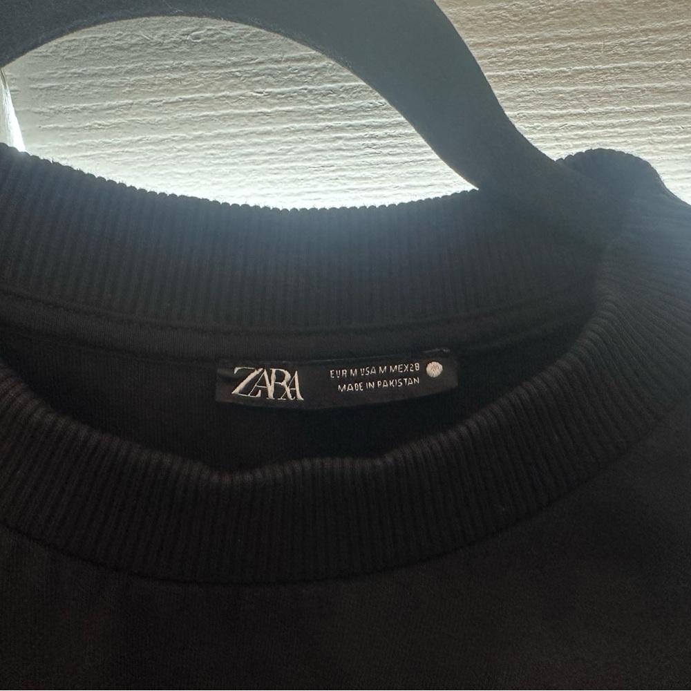 Zara Black Short-Sleeve Crewneck Sweatshirt - Picture 2 of 3